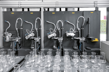 De robot selecteert de juiste bekermaat